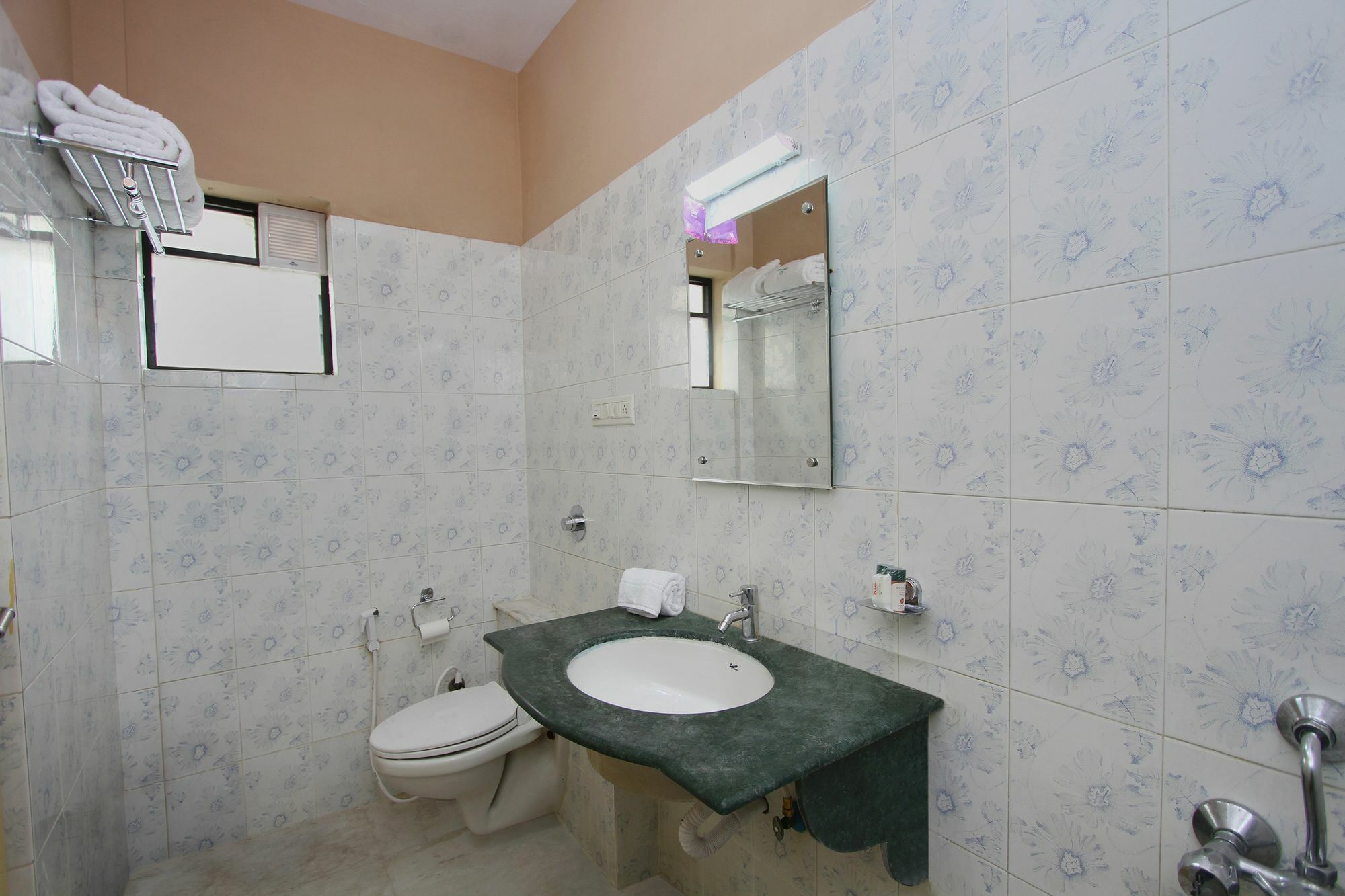 Capital O 5379 The Roy Grand Inns بنغالور المظهر الخارجي الصورة